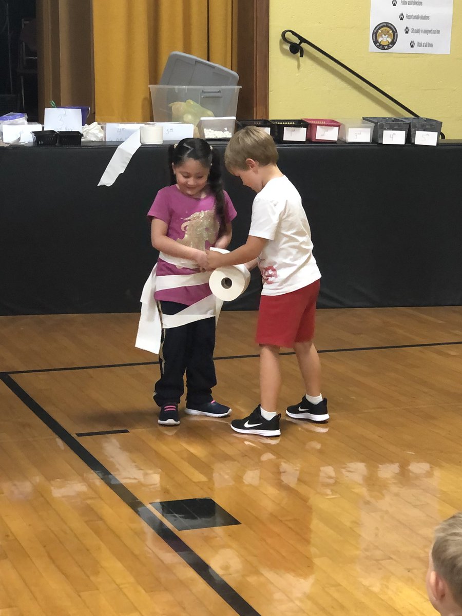 16Clifton's tweet photo. Just a glimpse of all the fun we had at our PBSIS pep rally! 🐯#cliftonconnects https://t.co/0EvGzGZUQ1