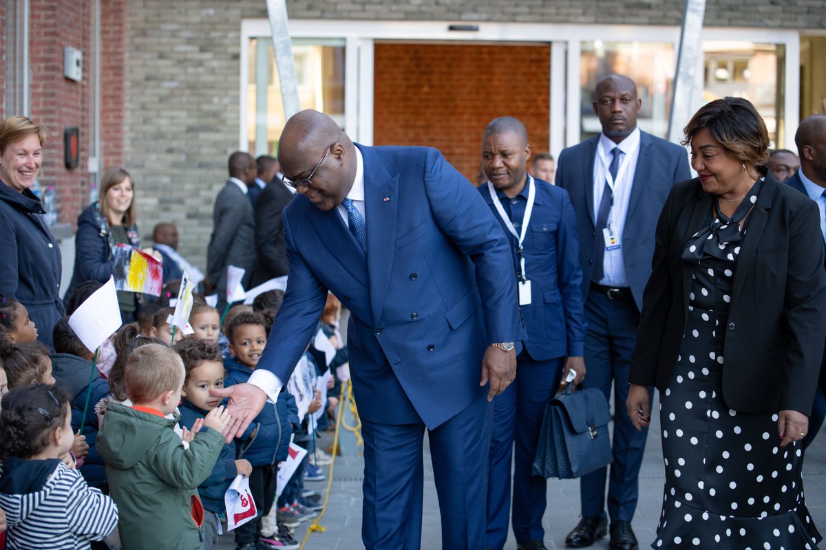 DeniseNyakeru's tweet photo. #Belgique #RDC - Heureuse d’avoir accompagné le Président de la République répondre à une invitation des élèves de l’école Leo XIII de Bruxelles. Ces derniers ont pu, par des dessins, reconstituer et raconter l’histoire coloniale de la #RDC.

Photos : https://t.co/hFmW930CT8 https://t.co/CxntmhpVKD