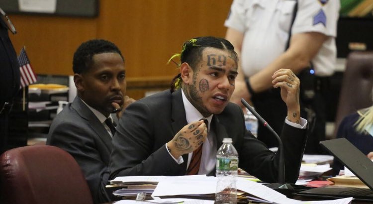 itskardahoe's tweet photo. 🚨 6ix9ine vient de balancer Grace Mbizi la sexy au tribunal !!

Il affirme qu’elle fait partie de son ancien gang. https://t.co/gTE2Hl7Wsy