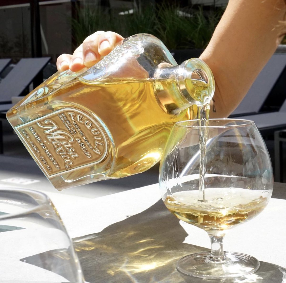 cmtequila's tweet photo. We make it very easy for you to enjoy our añejo — all you need is a glass! https://t.co/CANcjW3Ypx 🥃 #cmtequila 
#cmteq #casamexico #casamexicotequila #itsinthetaste #tequilero #tequila #losangeles #officialtequilaofthelarams #larams #cheers https://t.co/fOhYjo1hEd