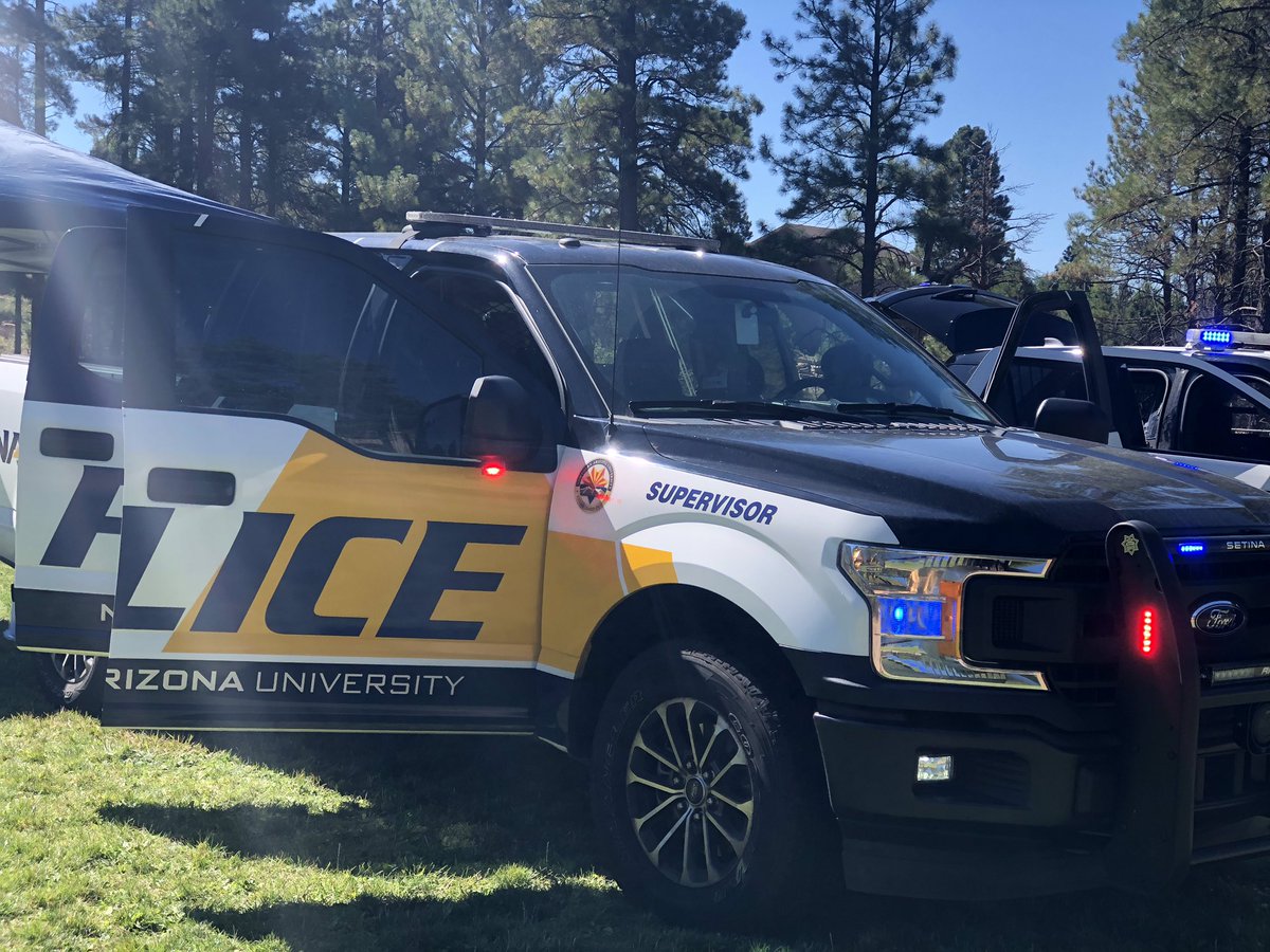 NAUPolice's tweet photo. 🚔NAUPD attended the DeMiguel Dash today! We were able to teach the kids about fingerprints and they got to check out the cars! 🚓 #naupd https://t.co/NWplRv4thY