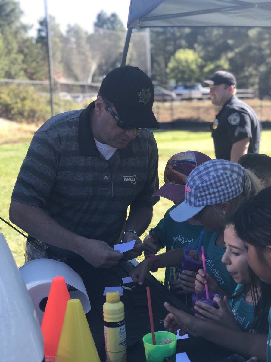 NAUPolice's tweet photo. 🚔NAUPD attended the DeMiguel Dash today! We were able to teach the kids about fingerprints and they got to check out the cars! 🚓 #naupd https://t.co/NWplRv4thY