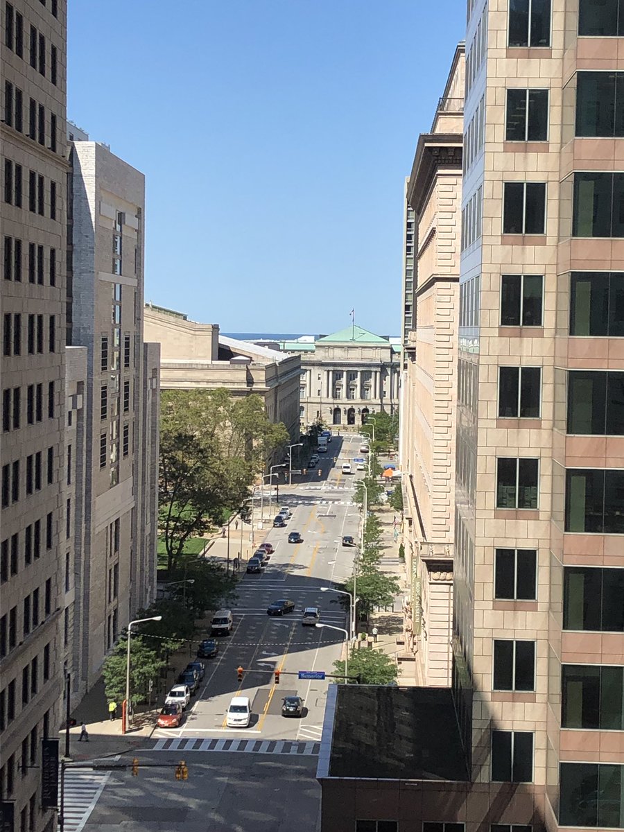 TheGarfieldCLE's tweet photo. How about this great #view from our 2bed/1bath (13 series).  This could be yours on the 8th floor!!  call today to schedule a #tour   216-233-8147  https://t.co/NSxGH6rNz7  @gatewaycle @PSQDistrict   @dtCLEresidents @DowntownCLE #livemillennia https://t.co/OaC6Tc2Ooz