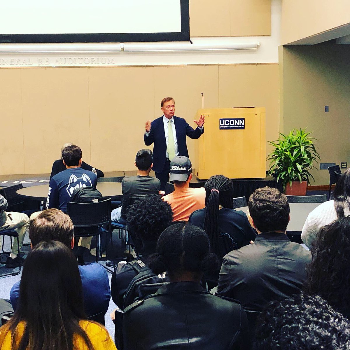UConnStamford's tweet photo. Special thanks to @govnedlamont for visiting our campus today and spending time with students, fielding their questions and sharing your vision for how we can create a stronger Connecticut! We appreciate your engagement and support. #oneuconn #uconnnation https://t.co/xg9yTDg40U