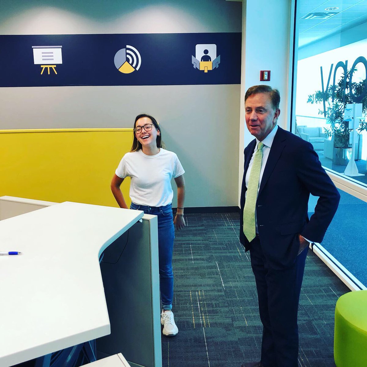 UConnStamford's tweet photo. Special thanks to @govnedlamont for visiting our campus today and spending time with students, fielding their questions and sharing your vision for how we can create a stronger Connecticut! We appreciate your engagement and support. #oneuconn #uconnnation https://t.co/xg9yTDg40U