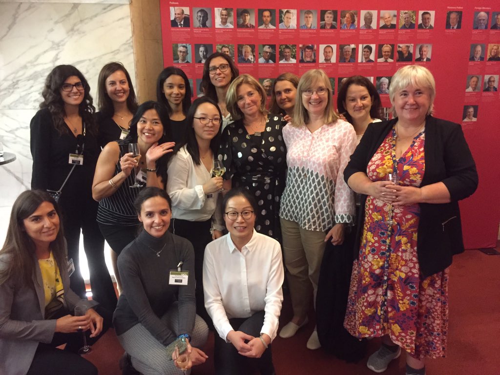 rachelpcwon's tweet photo. Cheers to the wonder #WomanInOptics #womeninphotonics at the Optical Networks Group #ONG25 event @transnet_pgm @ucleeenews @bayvel_p @GaldinoLidia @PhotonGunning @lina_persechini @hybanna @FurdekMarija @NaturePhotonics @NatureComms @IEEEPhotonics @OSAPublishing https://t.co/DHzCybjvGH