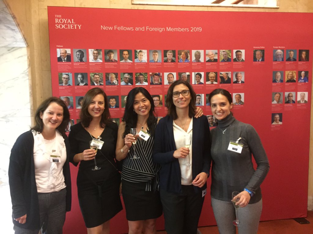 rachelpcwon's tweet photo. Cheers to the wonder #WomanInOptics #womeninphotonics at the Optical Networks Group #ONG25 event @transnet_pgm @ucleeenews @bayvel_p @GaldinoLidia @PhotonGunning @lina_persechini @hybanna @FurdekMarija @NaturePhotonics @NatureComms @IEEEPhotonics @OSAPublishing https://t.co/DHzCybjvGH