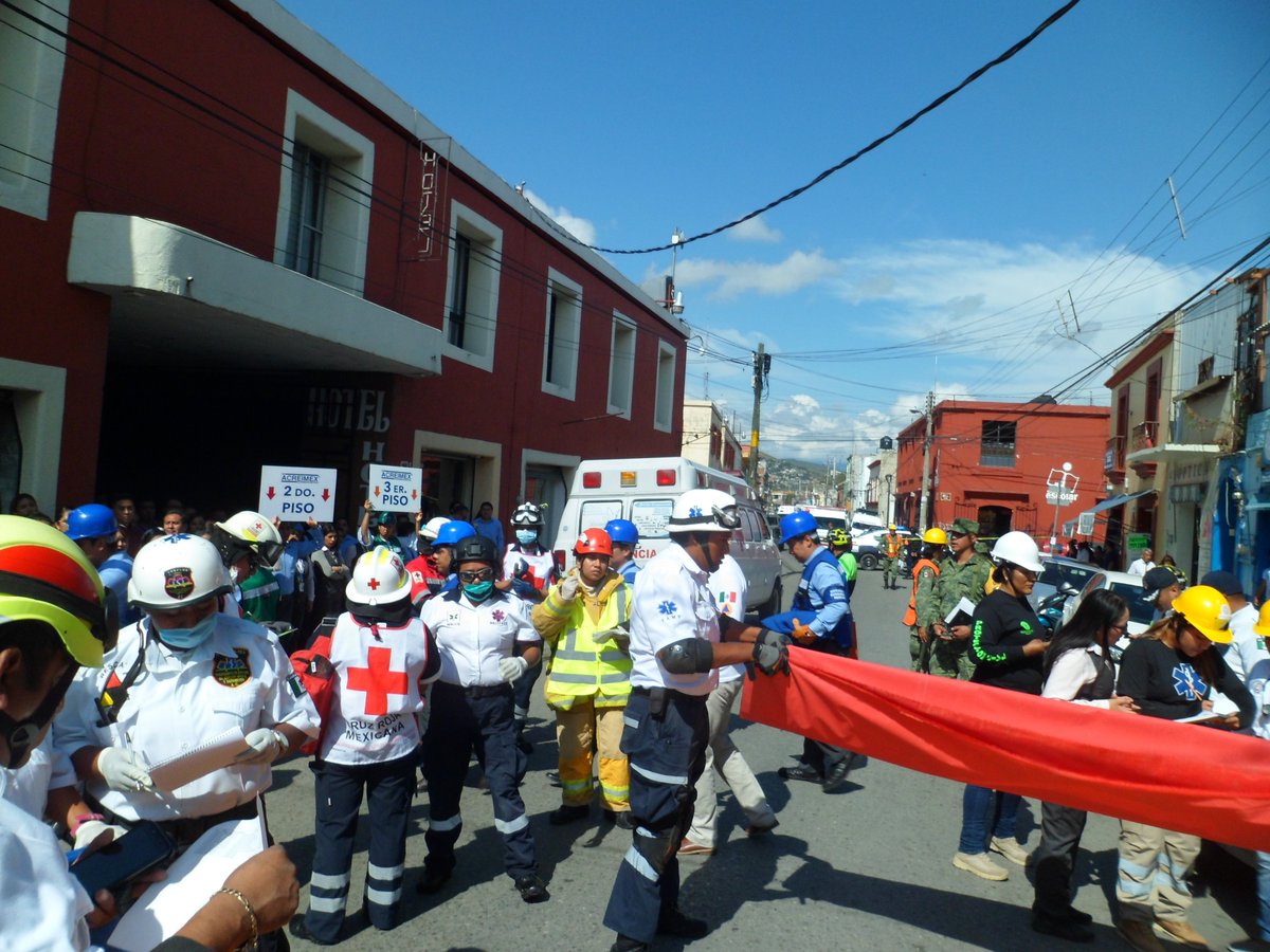 ALBATROS_OAX's tweet photo. Un poco de la participación del dia de hoy, en el Mega Simulacro con Hipótesis de sismo en la Cd de Oaxaca (2/4) Acreimex Trujano. @Oaxaca_9_1_1 @CEPCO_GobOax @PeriodistasOax @escuadronoram https://t.co/9cSjo16vUe