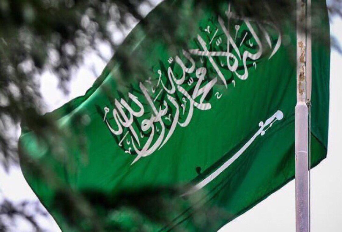 #كلمه_في_حب_الوطن89 "

عامًا يأتي 
وعامًا يمضي 
وكل ُعام يخلُد حب الوطن 
أكثر 
من الذي مضى
حماكِ الله يادولة التوحيد🇸🇦