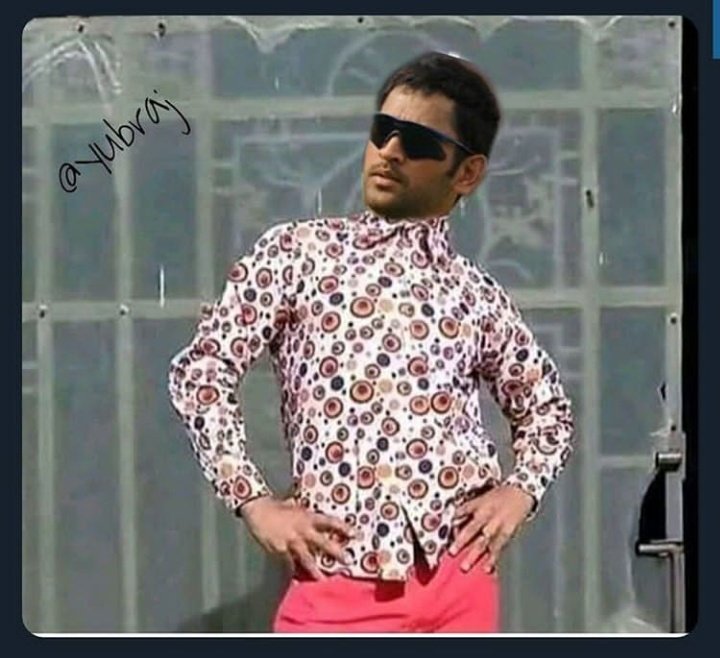 ArIdrisi's tweet photo. #INDvSA 
*Rishabh Pant fails*
Dhoni waiting for BCCI all. https://t.co/ZDABAOUNVV