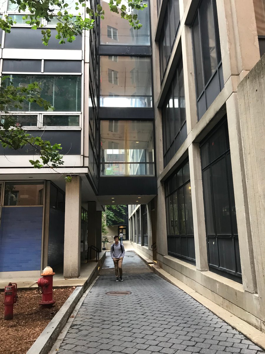 shu4603's tweet image. There are lots of bridges connecting the upper floors of the buildings on East Campus. This creates a continuum of space through the interior of the buildings, but also allows space to flow uninterrupted around the exterior. #unityandflow