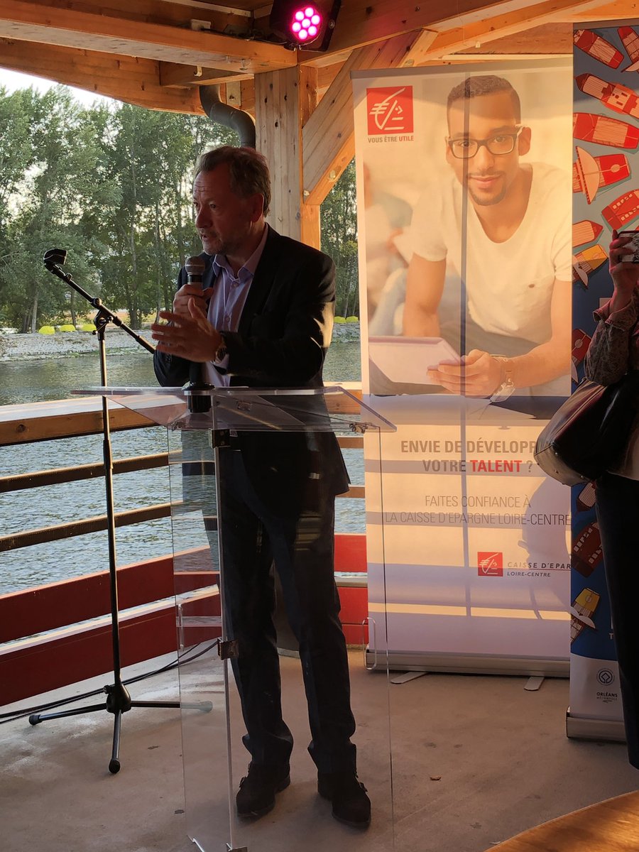 CE_LoireCentre's tweet photo. Sans savoir qu’il allait devenir un jour le ➕ grand festival de la marine fluviale en #France, la CE_LoireCentre avait fait le choix d’être partenaire privilégié du @festivaldeloire. 16 ans après sa 1ère édition, c’est un honneur d’être encore présents pour partager ce moment. https://t.co/WrMjarNDWh