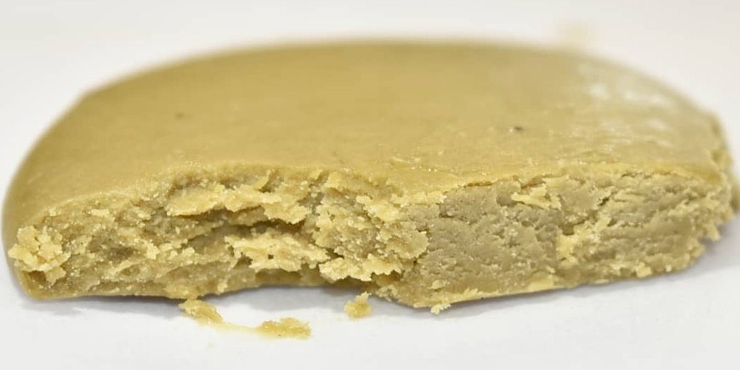 errlcup's tweet photo. This #Rosin #cookie looks π₯π₯!! What do you think about those #solventfree extracts posing as #nonsolvent?? π€·ββοΈ Is it the same thing to you?!? π€
.
#azmmj #CDB #cannabis #marijuana #mmj #concentrate #dabs #prop203 #arizona https://t.co/1NPC082gRE