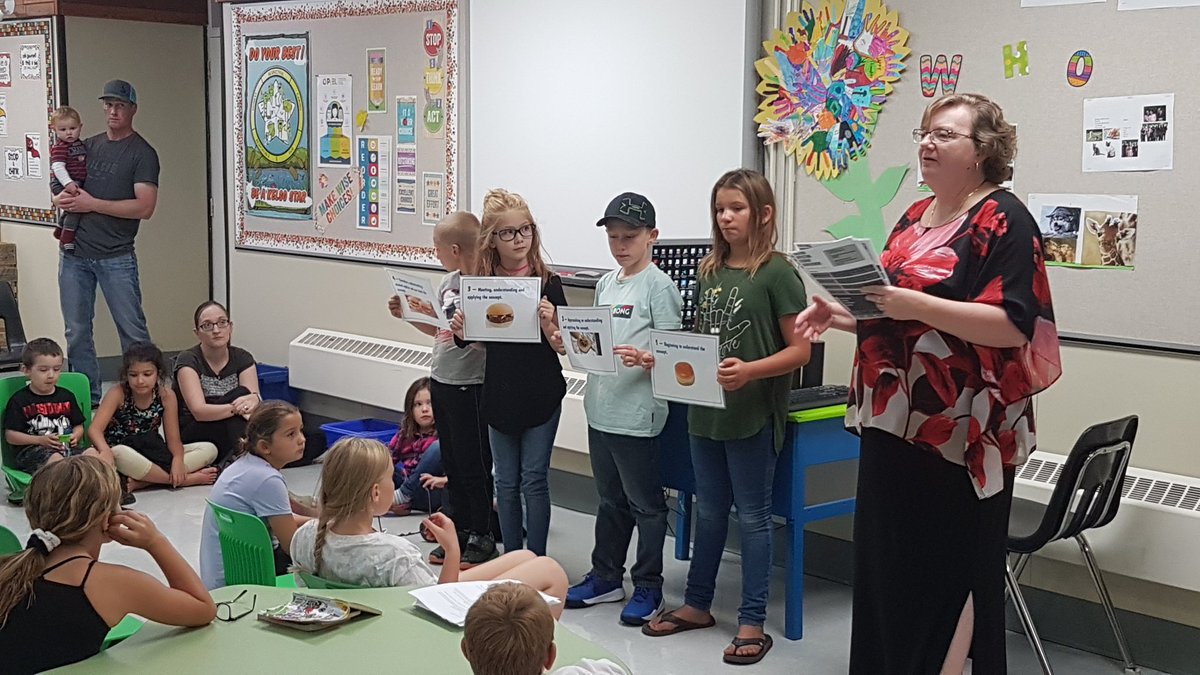 RossvilleSW's tweet photo. @RossvilleSW @vicmo7 @KlassenCrystal @fransaskois 
Thank you everyone for joining us last night! #openhouse#RossvilleSchool#welcomeback!! https://t.co/II23UqMYhB