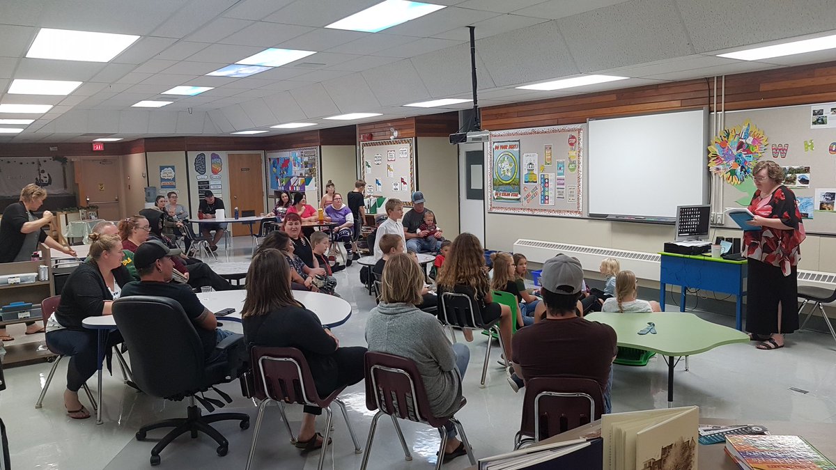 RossvilleSW's tweet photo. @RossvilleSW @vicmo7 @KlassenCrystal @fransaskois 
Thank you everyone for joining us last night! #openhouse#RossvilleSchool#welcomeback!! https://t.co/II23UqMYhB