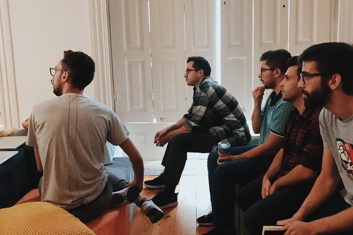 pixelmatters_'s tweet image. Last month we had Michael, from @project_ronin, visiting us all the way from the States. 🇺🇸
Did we mention he got to attend our internal engineering event, #Codematters?
First one all in English. 🙌