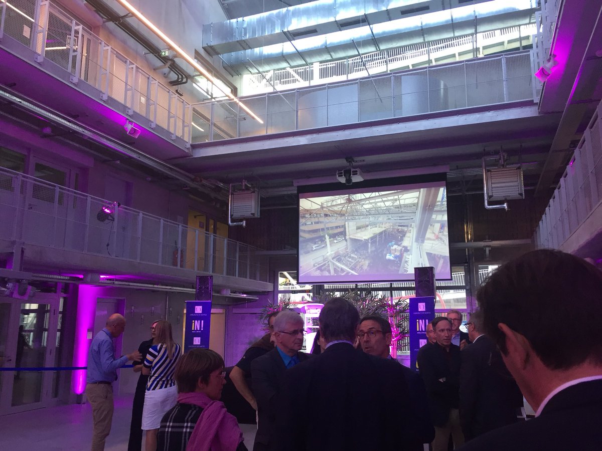 Polemc2's tweet photo. Soirée d’inauguration de @Halle6Ouest le 19.9.2019 à 19h19 | salle comble dans ce nouveau lieu d’#innovation et d’#interdisciplinarite cc. @Polemc2 @IRTJulesVerne #industriedufutur #santédufutur #isite_next https://t.co/0n1kLsbL3t