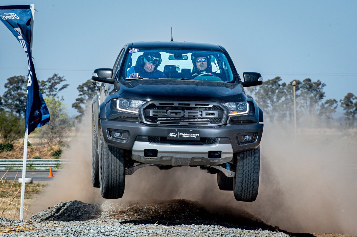 MarceloIngaramo's tweet photo. Qué momento! A fondo y con fe! Le dije al Chino @Hernankim1 !! Sobre la #RangerRaptor de Ford Argentina en el Circuito de Pruebas de @OresteBertaSA 
#ContratameChino https://t.co/wQliISRVSJ