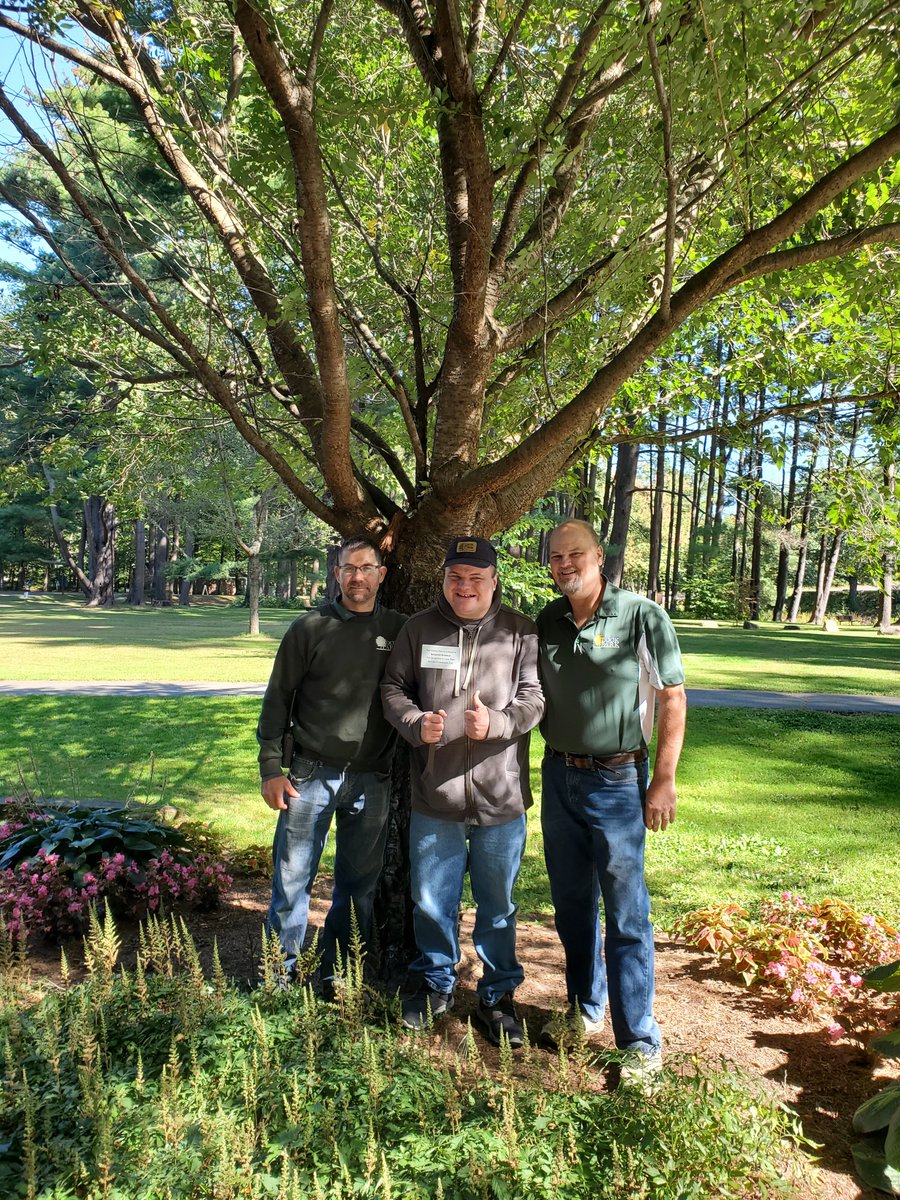 Everyone_Shines's tweet photo. Congratulations to Ben Brodecki of our Community Engagement Program! You really shine!

@LookPark01062 dedicated a cherry tree to recognize Ben's years of dedicated volunteer service to the beautification of the park grounds and care of the animals at the Christenson Zoo. https://t.co/OLx9tuodit