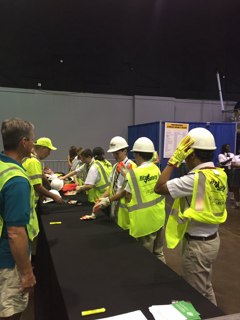 PhillipsPrepIB's tweet photo. Our 8th grade Pirates explored career options through Worlds of Opportunity at the Mobile Civic Center. #WOO #WorldsOfOpportunity @Careertechmob @SAWDC https://t.co/VJOWKqLDbM
