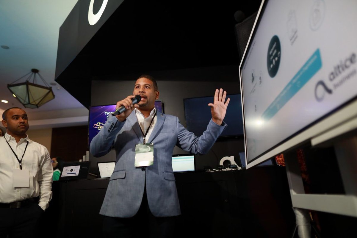 altice_do's tweet photo. Estamos presentes en el #TechDay2019, ocasión que aprovechamos para presentar nuestra plataforma MEDIGRAF, así como demostraciones para que nuestros clientes #AlticeBussiness puedan apreciar las altas velocidades en nuestros servicios de red móvil y wi-fi de última generación. https://t.co/XdR0wrbzOK