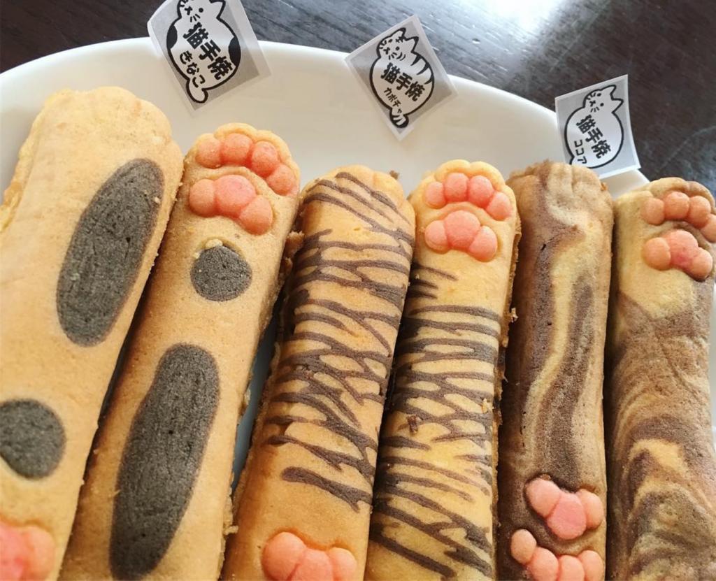 lynnsterlyn's tweet photo. few catty snacks dig in😍❣️💞 https://t.co/q4ReA6E3gz