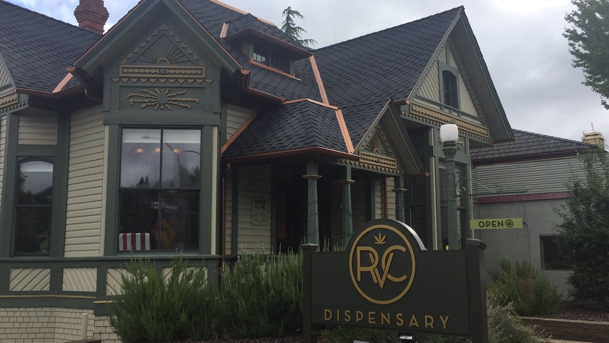 elbesedibles's tweet photo. #FreshDrop of our #delicious #fullspectrum Doghouse420 #flowerinfused #cannabutter #50mg #CakeBombs @RVC_OREGON in #Ashland #Oregon - #Yumm! https://t.co/hgrPuNBuev