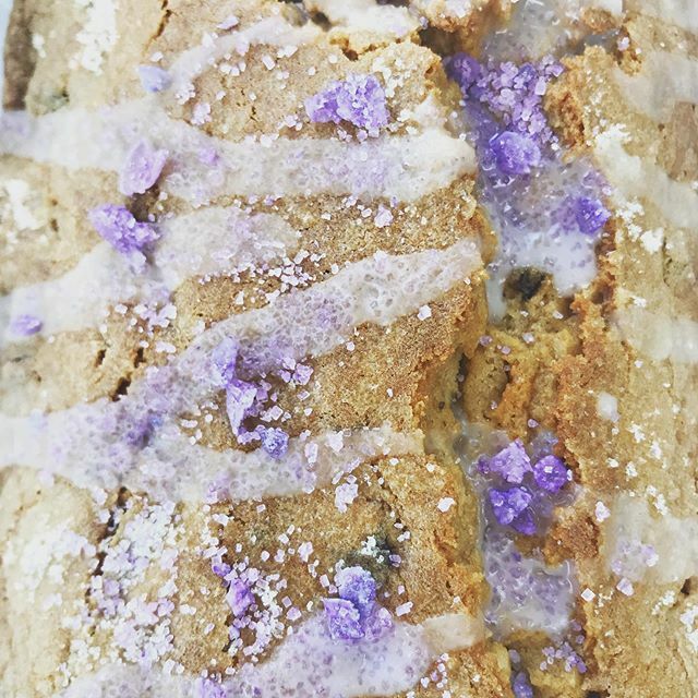 Crunchy cake top.
😋😋😋 #cake #bake #sprinkles #cakesofinstagram #cakephotography #cakegram #cakesofig ift.tt/30cWCcW