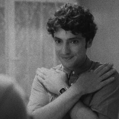 ali vefa kendisine dokunulmasından hoşlanmıyor diye dokunmadan sarılmanın muazzam bir yolunu bulmaları peki? #mucizedoktor