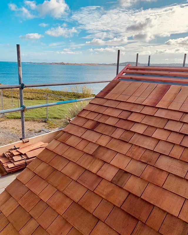 pfaarchitecture's tweet photo. Cedar shingles in progress 😍 #pfalife
.
.
.
.
.
.
#architecture #design #designstudio #architecturegram #architecturephotography #inspiration #designer #contemporary #architect #architecturelover #archlovers #archlife #architectsvision #roomhints #ar… https://t.co/mrQpNTyquF https://t.co/vCxWR5cXCD