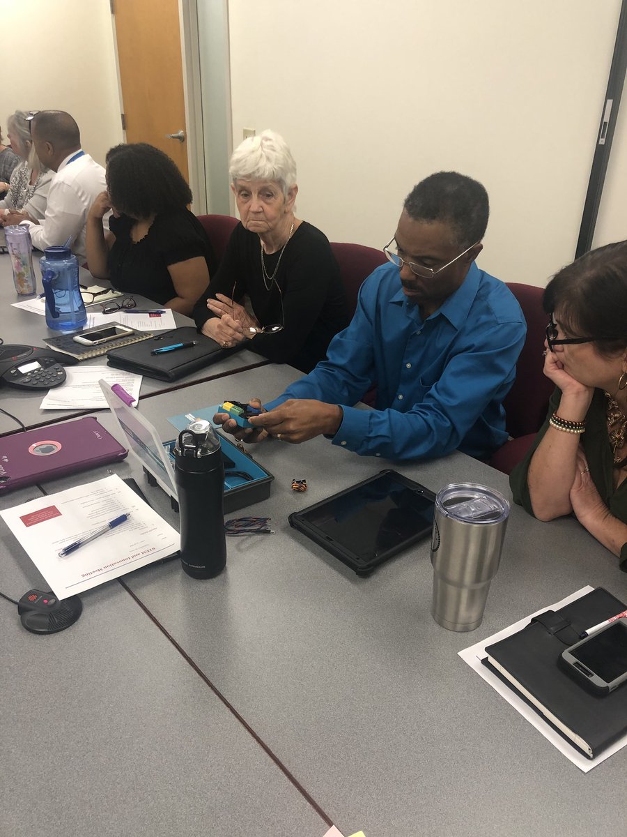 The VDOE STEM team coding robots to engage in the integration of computer science with all other content standards. @tmanglicmot @DrJamesLane @STEMx
