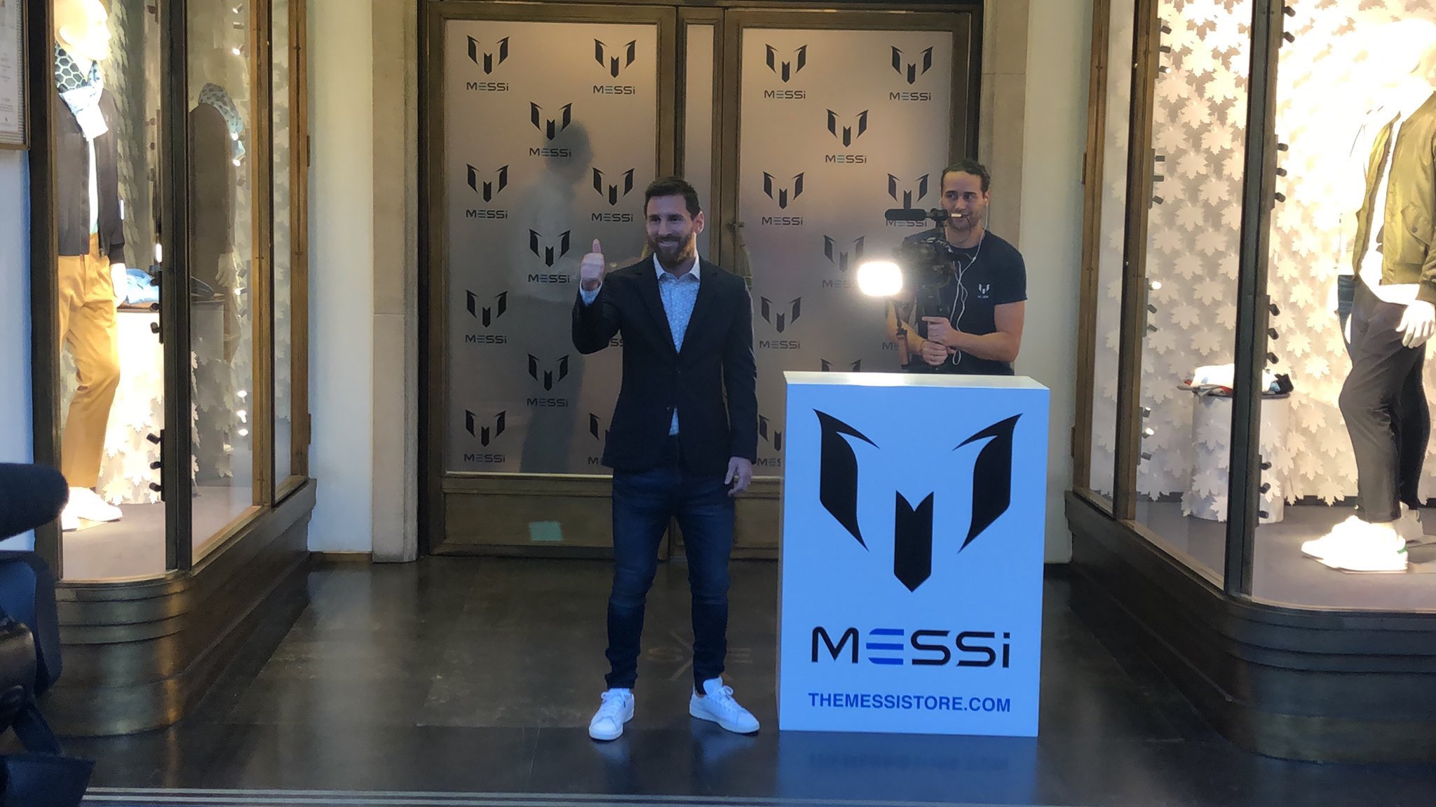 Caroline Kerkbank spectrum Leo Messi 🔟 Fan Club on Twitter: "#Messi during the launch of his store in  Barcelona 😍 #themessistore #WeAreMessi https://t.co/kHMAaEg7uy" / Twitter