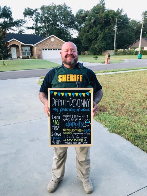 WCJB20's tweet photo. HAPPY FIRST DAY OF SCHOOL, DEPUTY DEVINNY! 🏫
@AlachuaSheriff posted this awesome picture of the deputy and we had to share it! 😂
Everyone welcome Deputy Travis DeVinny as the new School Resource Deputy at Newberry High School! https://t.co/LdZuyeN18h