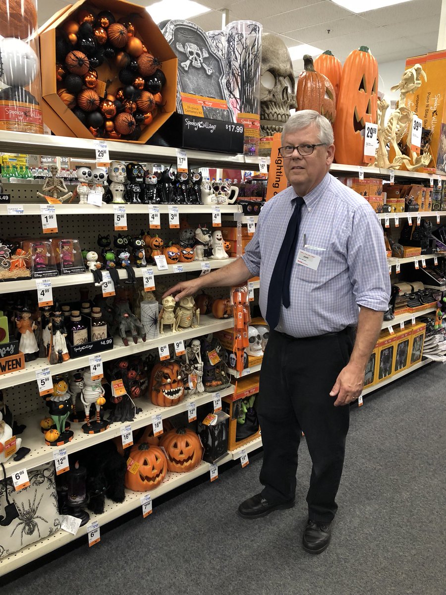 danclarkson18's tweet photo. John at Norwalk is ready for Halloween! https://t.co/fGFeSw3fN4