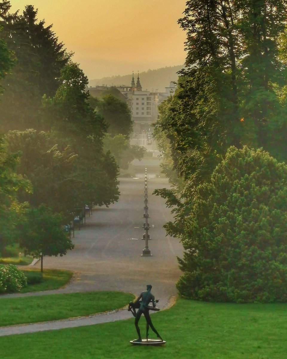 igslovenia's tweet photo. Tivoli City Park is very beautiful and offers many photo opportunities. Jakopič Promenade in the morning light is our favorite. Taken from the Cekinov grad with #HuaweiP30Pro 3x optical zoom. Photo by @Zokus.
#rewritetherules #withHuawei In cooperation with #huaweislovenija https://t.co/IVCLkLTZQn