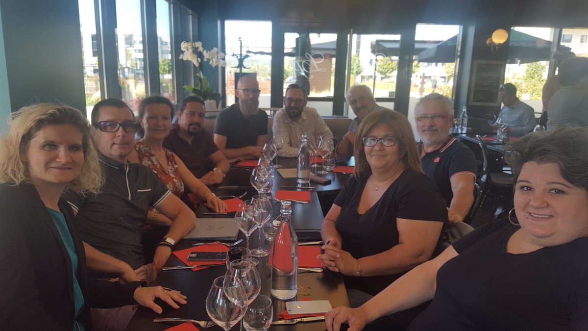 VisuelLSF_NAq's tweet photo. Quelques photos prises lors des 2 jours de réunion des directeurs des centres de formation Visuel régionaux à Dijon.

Avec le réseau @VisuelLSFFrance, on continue activement à soutenir l’ @Asso_Mediapi !!! https://t.co/zOV8IUXICN
