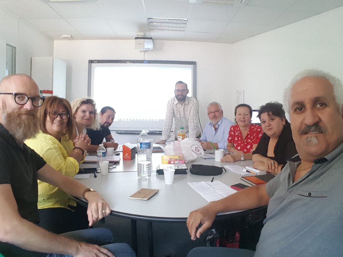 Quelques photos prises lors des 2 jours de réunion des directeurs des centres de formation Visuel régionaux à Dijon.

Avec le réseau <a href="/VisuelLSFFrance/">Visuel-LSF France</a>, on continue activement à soutenir l’ @Asso_Mediapi !!!