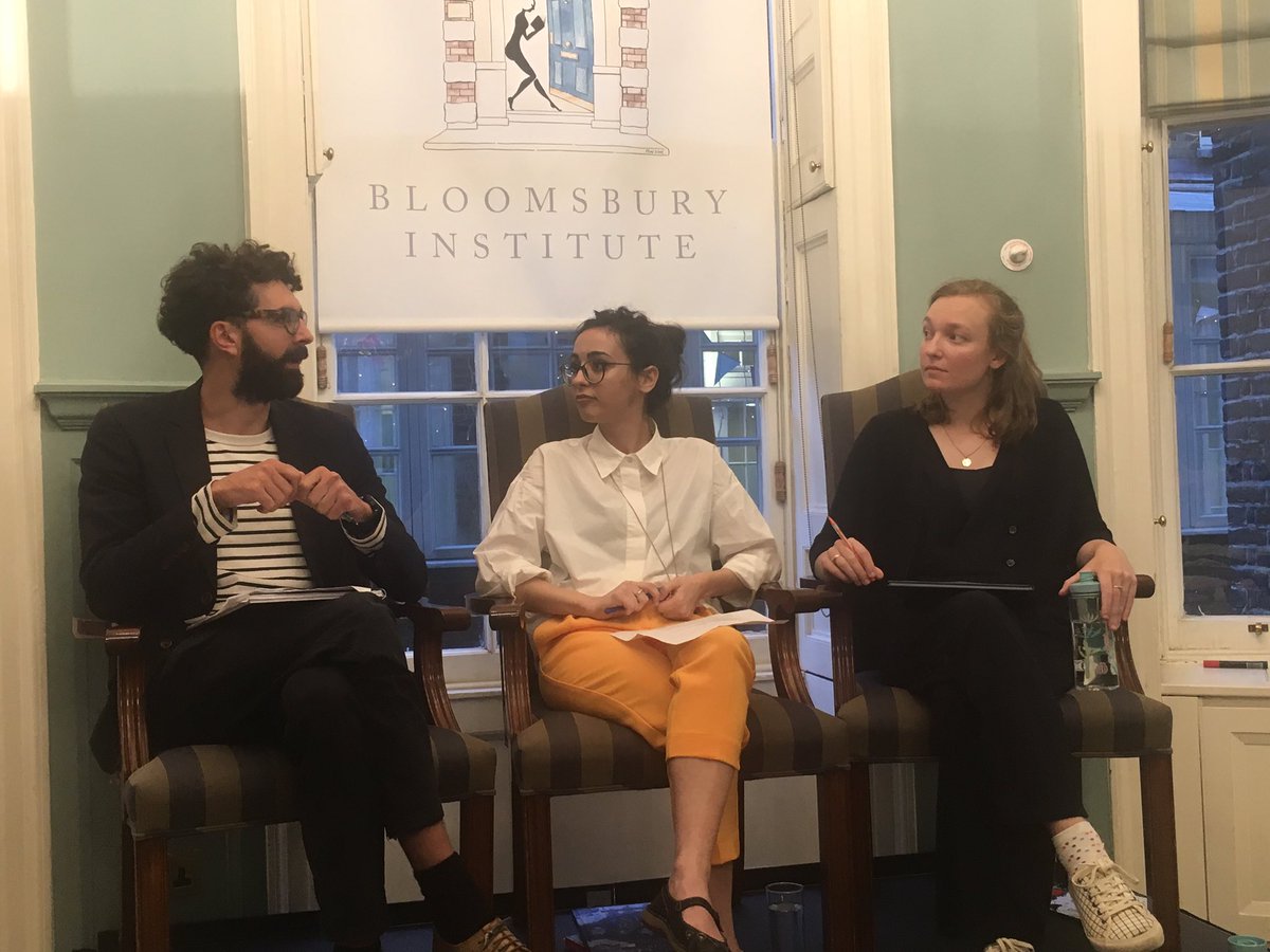 Thete’s a very convivial atmosphere here at the @BloomsburyInst and @bookmachine event tonight. The panel are telling us how they got into #publishing.