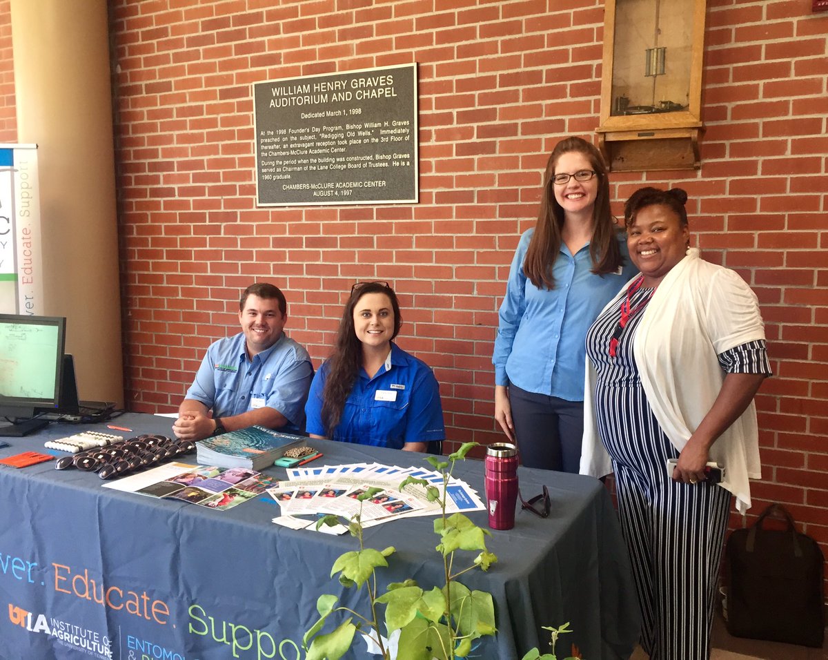 AShekoofa's tweet photo. Well done! @Ty_MSmith1 @PatePlantPath and Rachel. You all did great, today 👍🏻 #lanecollege #CareerFair #UT #WTREC  #awsomegradstundets #awsomeRA #goteam https://t.co/481MdvTbe9