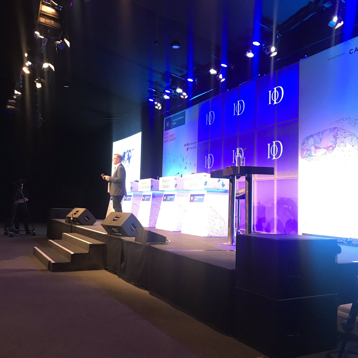 ecaerlewysmith's tweet photo. @TimArthurBoom helping us find purple cows at the @iodjersey annual debate. 🐄 Looking forward to the big debate with @alstewitn and @Jessdunsdon. #debatenight #iodjerseydebate https://t.co/mriIVLh78b
