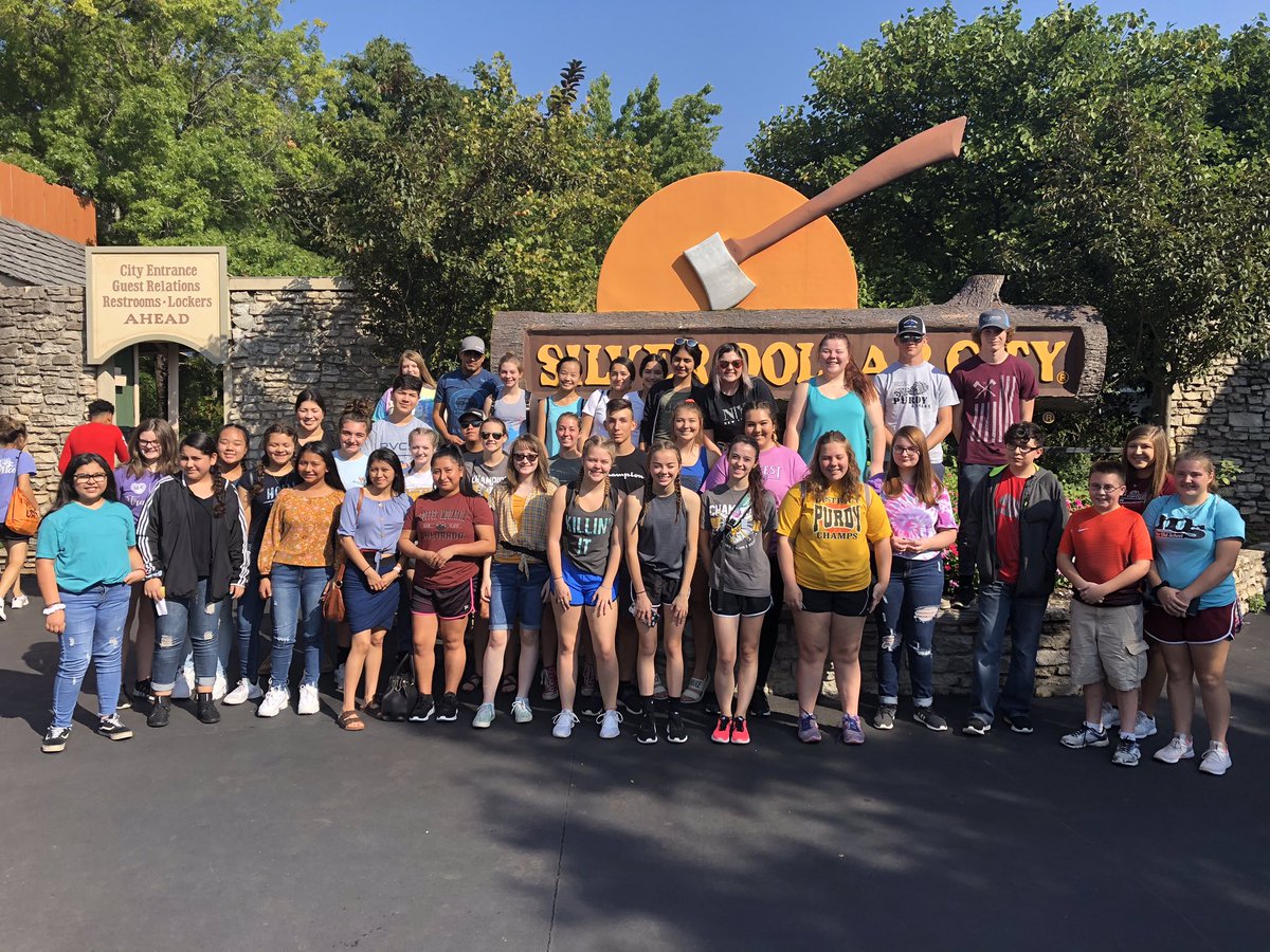 PurdyFBLA's tweet photo. FBLA &amp; FCCLA members at the SDC Career Day where students attended workshops to learn about career opportunities within the SDC attractions. @PurdyRIISchools @FcclaPurdy @SDCAttractions https://t.co/eiB9wlEj06