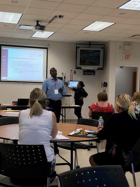 PeelCAS's tweet photo. Happy to present @WindsorEssexCAS about our Child Welfare Immigration Centre of Excellence (CWICE). #CWICE is a partnership with @our_children that provides #ON CAS's knowledge & services on immigration and settlement issues. Follow the link to learn more https://t.co/pW8RIslaa3 https://t.co/vYDL2efBYi