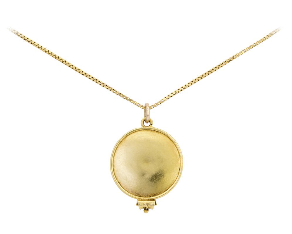 BourbonHanby's tweet photo. An antique Victorian foil back amethyst stone, set in 18K yellow gold pendant. 9K yellow gold chain.

Price: £ 950
Order by telephone : 02073522106

https://t.co/YCTagYiKnu

#Amethyst #Victorian #Antique #Pendant #Jewellery #Gold #London #Chelsea #BourbonHanby #BourbonHanbyArcade https://t.co/mkt54SnTas