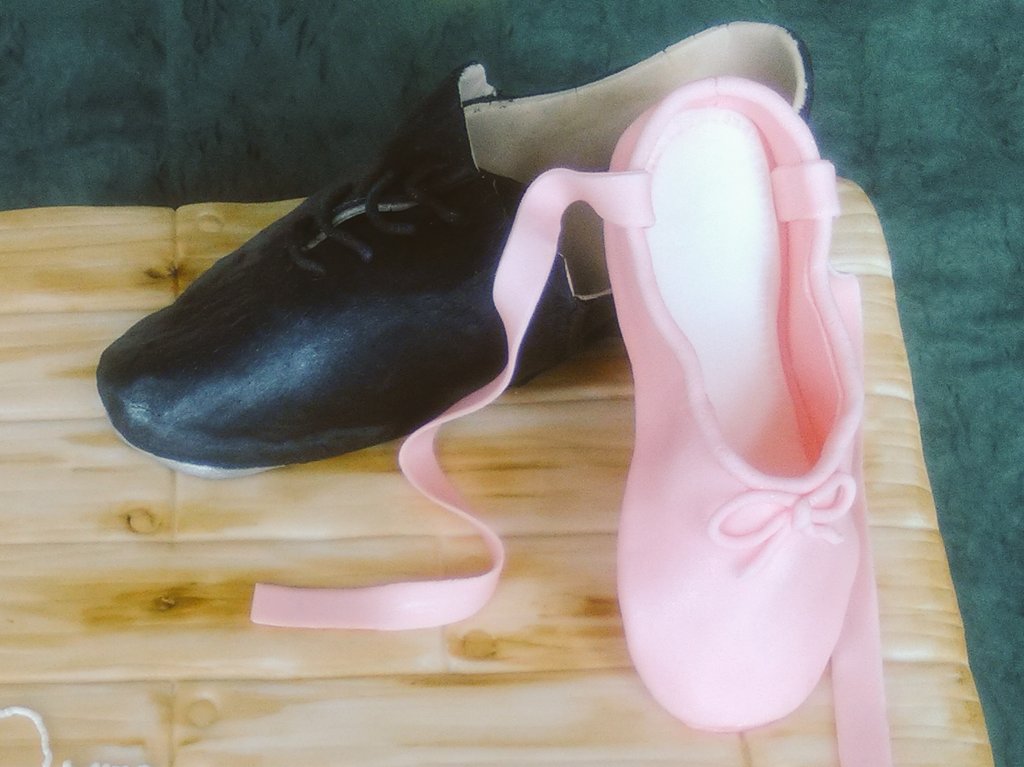 So, creating our 1st Ballet &amp; Tap Shoes for a dance school's 40th Anniversary... 
I Loved the pink &amp; shimmer of the ballet slipper, Loved the challenge &amp; they Love the cake.🥰
#Cake #Wedding #VanillaCake #BlackCherryJam #Love #WeddingSeason #Bake #BrideToBe #GTBI #Handmade