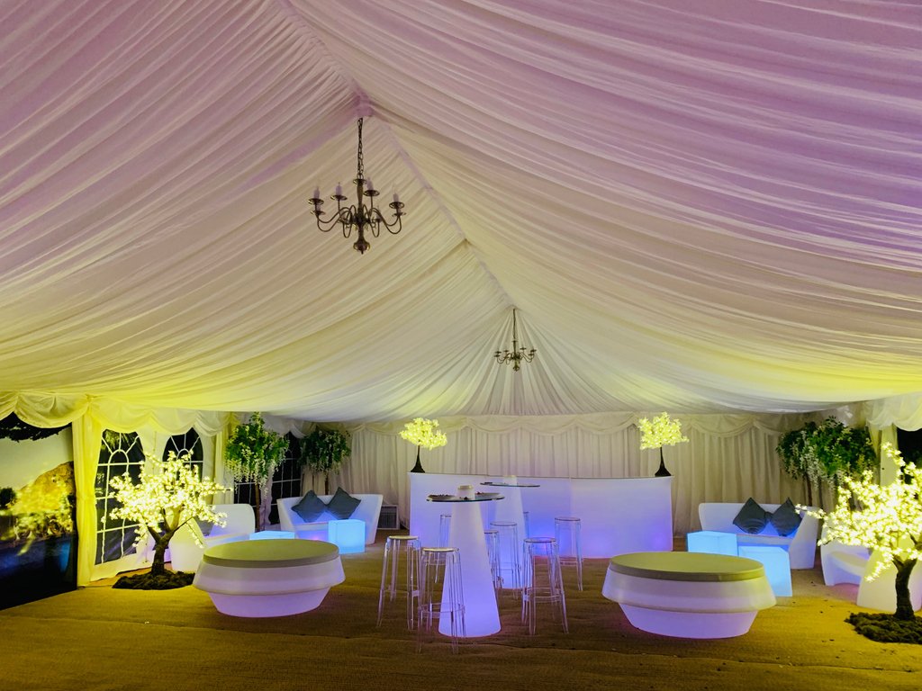 SuffolkMarquees's tweet photo. Inside the marquee of this stunning contemporary wedding party 😍 perfectly stylised! #contemporarywedding #marquee #suffolkmarquees https://t.co/nkcssI3QfJ