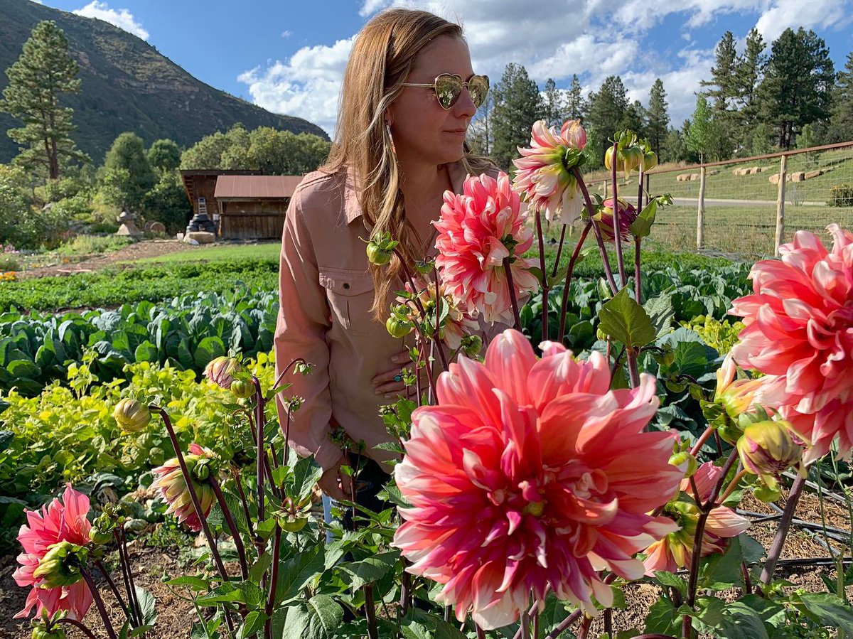 elmorotavern's tweet photo. We had a #FieldTrio to #TwinButtesDurango Farm yesterday to educate our staff on where some of our local produce comes from.
Their all organic farm is impressive and we are so lucky to have such outstanding locally grown produce in #Durango!
#visitdurango #eatlocal #buylocal https://t.co/PDqqTAnMV0