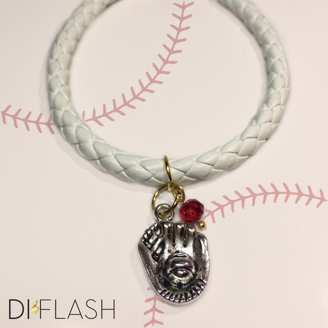 diflashmxbackup's tweet photo. ⚾️ Pulsera con dije de #baseball blanca
hay 3 opciones de dije. 

Adquiere la tuya en nuestra página➡️ https://t.co/lped1MyEUt

❇NUEVA COLECCIÓN❇

#Diflash #DiflashMx #Accesorios #beisbol #Mlb #lMB #HitAndRun #Mexico  #pulseras  #regalos #Pulsera #pelote #Guante #Bate https://t.co/RaouFNirvJ