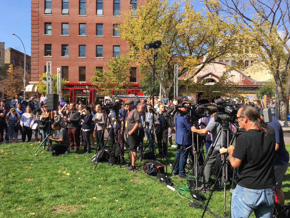 30 media types waiting to pounce on Trudeau. Presser about to begin. All questions will be on brownface/blackface scandal #westcdnag #cdnag