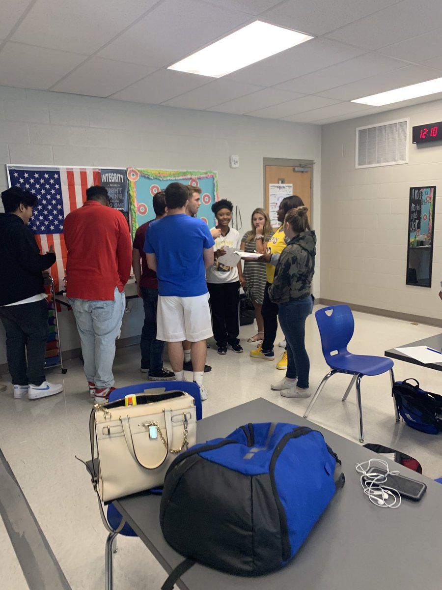 RachRNichols's tweet photo. CJ II and III students solved the case of the Jewel Heist by using their knowledge of DNA analysis, fingerprinting, and teamwork. #Breakoutedu #classroomescaperoom #RockvaleHigh #RuCoCTE #Rockvalecte https://t.co/M5j5lUM21y