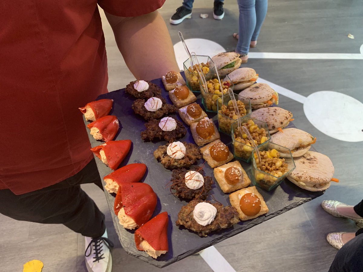 enedis_pdl's tweet photo. #NantesDigitalW @enedis s’est engagée sur 4 actions #GreenHacking pour son événement : menu végétarien 🥗, quantité optimisée de nourriture avec don aux asso des pièces non consommées 🤝, pas de goodies en plastique et d’imprimés ♻️ ! Un petit geste pour la 🌍 facile à réaliser ! https://t.co/A7QMu0XsPg